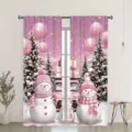 Rosa Weihnachts Vorhänge mit niedlichen Schneemännern und Bäumen, ideal für die Feiertage. - CL-010