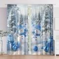 Festliche Weihnachtsvorhänge mit blauem Schneemann und verschneitem Tannenbaum-Print - 55x150cm (2er Pack) / Schneemann Eisblau (CL-004)