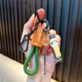 Lindo llavero de cuerda trenzada verde con accesorio de cortaúñas y limpiador de oídos - Verde