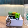 Grüner Spielzeug LKW Schlüsselanhänger Rückzug Transportfahrzeug Metallring Anhänger - Grün