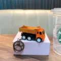Rückzug Kipper Schlüsselanhänger, kreative Dekompression Ingenieur Auto Spielzeug Anhänger. - Orange