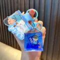 Porte-clés créatif en forme de bouteille d'huile avec une figurine de petit cygne - Bleu