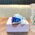 Cooler Mini Motorradhelm Schlüsselanhänger in Weiß mit blauem Visier und LED-Licht - Nicht leuchtend / Weiß