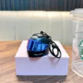 Cooler Miniatur-Motorradhelm-Schlüsselanhänger in Schwarz mit blauem Visier und LED-Licht - Nicht leuchtend / Schwarz