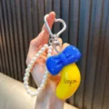 Leuke gesimuleerde citroen kralen sleutelhanger met blauwe strik en hartvormige clip - Blauwe Banaan