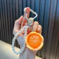 Unieke realistische oranje fruitschijf sleutelhanger met parels en hartvormige karabijnhaak. - Simulatie Sinaasappel / 小橘子-橘色(4.4*5.5尺寸)