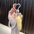 Creatieve schattige maïs hanger sleutelhanger met witte parelriem en hartvormige karabijnhaak - 水果玉米白色