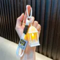 Retro Mini-Laterne Schlüsselanhänger mit warmem LED-Kerzenlicht und weißer Kordel - Retro Hohl-Deckenlampe / Weiß
