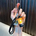 Vintage Mini-Laternen-Schlüsselanhänger mit LED-Kerze als schicker Taschenanhänger - Retro Petroleumlampe / Schwarz