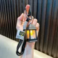 Mini-Retro-Laterne Schlüsselanhänger mit elektronischem LED-Kerzenlicht - Retro Hohl-Deckenlampe / Schwarz