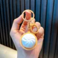 Lindo llavero de Xiao Long Bao juguete antiestrés con anillo amarillo y detalle de bollo - Panecillo al Vapor