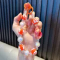 Handgemaakte kralen telefoonkoord met kleurrijke schelp bedeltje en pootafdruk kralen - Oranje / Inclusief Pakking