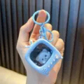 Lichtblauwe retro TV-sleutelhanger met schattige witte beer en ingebouwd LED-sfeerlicht - Blauw