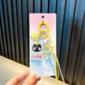 Lindo llavero de gato negro con flor amarilla y cuentas en tarjeta de presentación. - Gato Miao / Amarillo