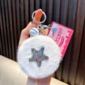 Llavero de espejo plegable de estrella de mar de peluche con cascabel y colgante - Blanco