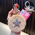 Tragbarer Plüsch-Seestern-Schlüsselanhänger mit klappbarem Spiegel für Handtaschen - Hellkaffee
