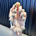 Joli charme de téléphone avec pompons en peluche marron et perles blanches irisées - Avec Joint / Marron