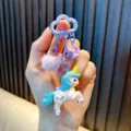 Llavero de unicornio lindo con pompón morado y cierre de nube para bolsos y móviles - Púrpura