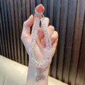 Funkelndes Perlen-Handyband mit Strass-Meerjungfrauenflossen-Anhänger. - Weiß