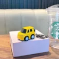 Adorabile portachiavi per auto in lega gialla, perfetto come ciondolo per borsa o regalo - Giallo