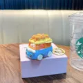 Simpatico portachiavi per auto giocattolo in lega blu con anello dorato per regali per bambini - Blu