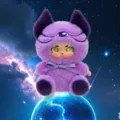 Muñeco de peluche Profeta morado de Werewolf Kill con cara de vinilo y fondo de galaxia - Estilo Profeta