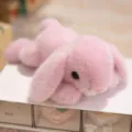 Süßer kleiner rosa Plüschhase mit langen Ohren als weiches Kuscheltier für Kinder - Koreanisches Rosa