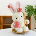 Simpatico coniglietto di peluche bianco con funghi rossi in un piccolo cestino di vimini - Stile Coniglio Fungo / 30cm (Orecchie Escluse)