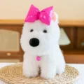 Peluche di Westie bianco con un grande fiocco rosa seduto su un tappeto di paglia - Fiocco Rosa sulla Testa / 22cm