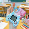 Mini-Tetris-Spielkonsole in Bärenform, hellblau, als Schlüsselanhänger für Schüler - Blau