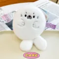 Süße weiße Plüschrobben Magnet Kühlschrankmagnet Puppe aus der neuen Ozeanserie - Robbe