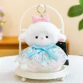 Adorable porte-clés en peluche mouton blanc avec nœud rose et robe à fleurs en dentelle - Style Cape Bleue / Blanc