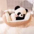 Lindo peluche de panda simulado en una suave cama para mascotas con lunares - Panda / 13cm