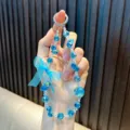 Handgefertigter blauer Kristallperlen-Handy-Anhänger mit Schleife und Metallring - Blau