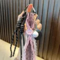 Süßer Tischtennis-Schlüsselanhänger mit rosa Spitzenband und Apfel-Anhänger für Taschen - Schwarz