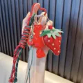 Llavero de fresa de cuero rojo con cuerda trenzada y colgante - Rojo