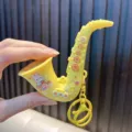 Llavero de juguete saxofón amarillo con diseño de conejo para decorar bolsos - Amarillo