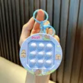Hellblauer Quick-Push Fidget Spielzeug Schlüsselanhänger mit süßem Capybara Cartoon Design - Blau