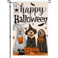 Dekorative Halloween Gartenflagge mit süßen Hunden in Kostümen, Kürbissen und Fledermausdruck - Halloween Hunde Verkleidung Stil (Q-010) / 30x45cm