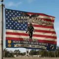 Vietnam Veteraan herdenkingstuin vlag met adelaar en soldaat ontwerp voor buiten decor - Vietnam Veteraan Herdenking (Q-001) / 150x90cm (Enkelzijdig)