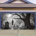 Gruselige Halloween-Garagentorabdeckung Banner mit Friedhofs- und hängendem Geisterdesign - Friedhof-Geist-Stil (CK-005) / 150x100cm