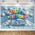 Fondo de cumpleaños con tren azul, letras inflables de colores y nubes blancas en 3D - Tren de Dibujos Animados 3D (SBJ-008) / 95x75cm