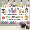 Kleurrijke achtergrond voor kleuterschool diploma met Pre-K slogan en waskrijtjes - Pre-K Afstuderen Thema Achtergrond (SBJ-005) / 95x75cm