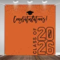 Oranje afstudeerfeest achtergrond met Class of 2026 en felicitatietekst voor fotomomenten - Afstudeerfeest (SBJ-012) / 95x75cm / Oranje