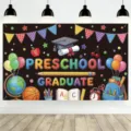Kleurrijke achtergrond voor kleuterschool diploma met schoolspullen - Thema voor Kleuterdiplomering (SBJ-007) / 95x75cm