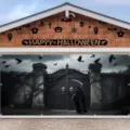 Decoración de pancarta para puerta de garaje de Halloween con segador y puerta maldita - Segador y Cuervos (CK-012) / 150x100cm