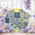 Ronde trouwachtergrond met blauw en geel tegelpatroon en ballonnen voor feestjes - Mediterrane Tegelstijl (Y-015)