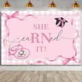 Rosa Fotohintergrund für den Abschluss von Krankenschwestern mit SHE earned IT Text - Krankenschwester-Abschlussfeier-Thema (SBJ-004) / 95x75cm