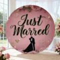 Romantische ronde roze trouwachtergrond met rozen en Just Married tekst in goud - Just Married Silhouet (Y-002) / 150cm Diameter