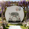 Ronde bruiloft achtergrond banner met een vintage auto en roze bloemenkrans ontwerp - Vintage Trouwauto Rozenstijl (Y-004) / 150cm Diameter